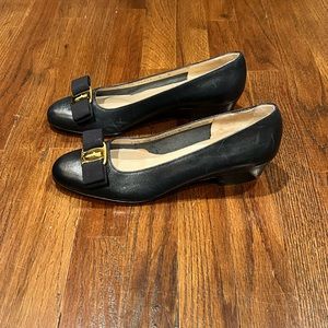 SALVATORE FERRAGAMO Varina 22 black leather ballerinas